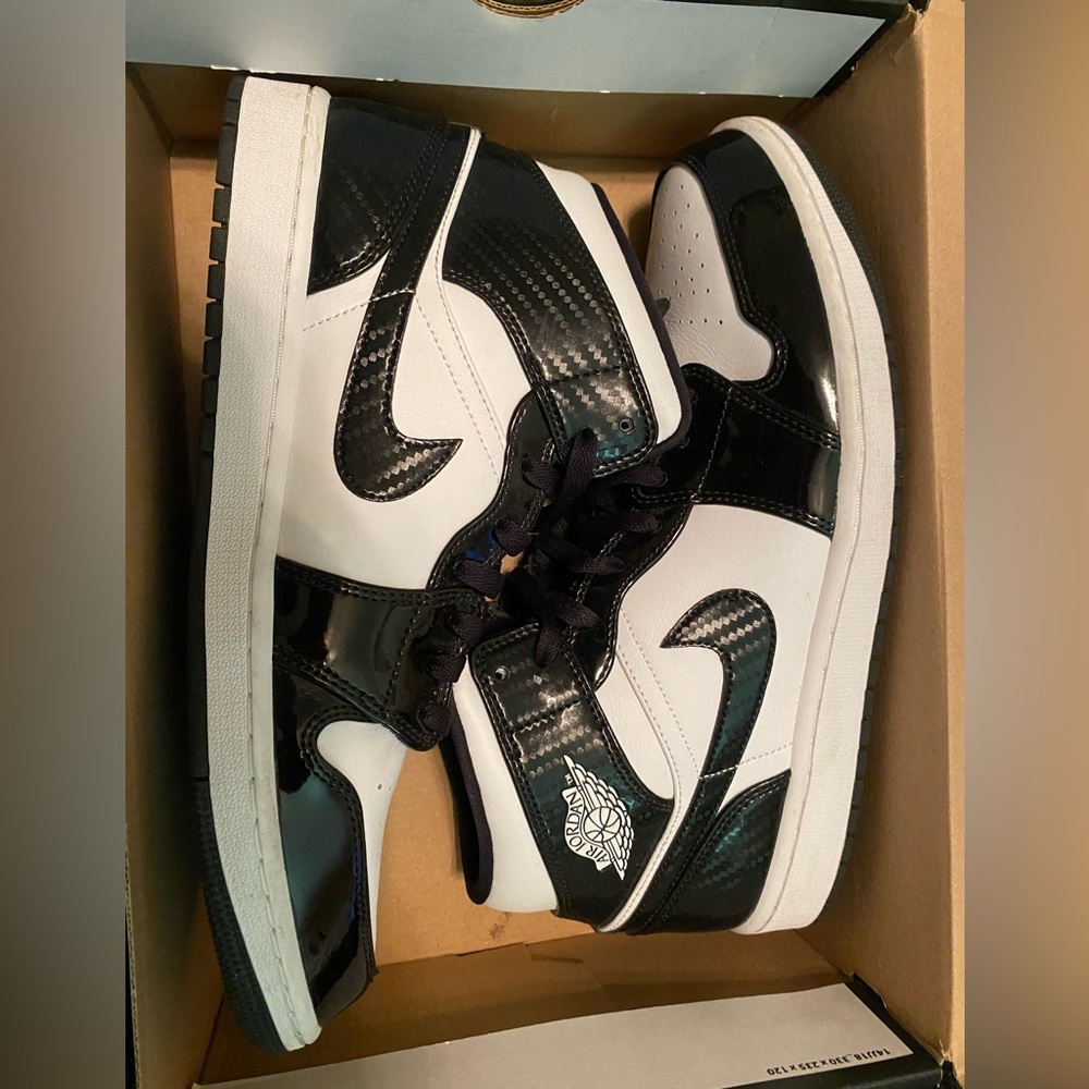 Nike Air Jordan 1 mid black and white SIZE 11.5 men’s